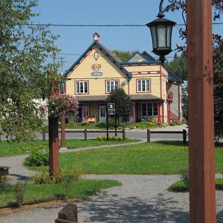מונט טרמבלאנט Auberge Le Voyageur מראה חיצוני תמונה