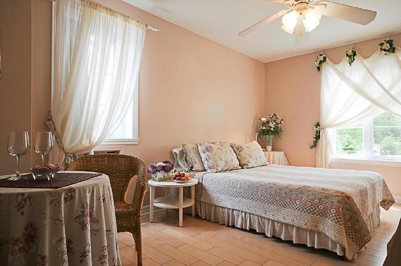 מונט טרמבלאנט Auberge Le Voyageur מראה חיצוני תמונה