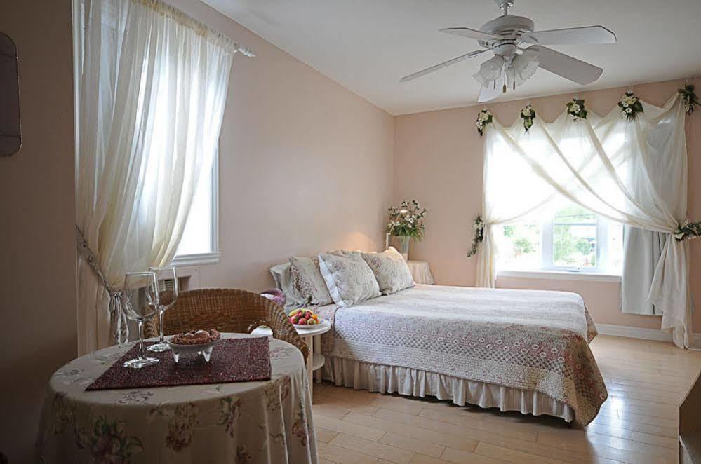 מונט טרמבלאנט Auberge Le Voyageur מראה חיצוני תמונה